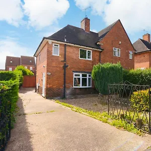 Alderton House - Spacious 3 Bed With Parking Holiday home Nottingham